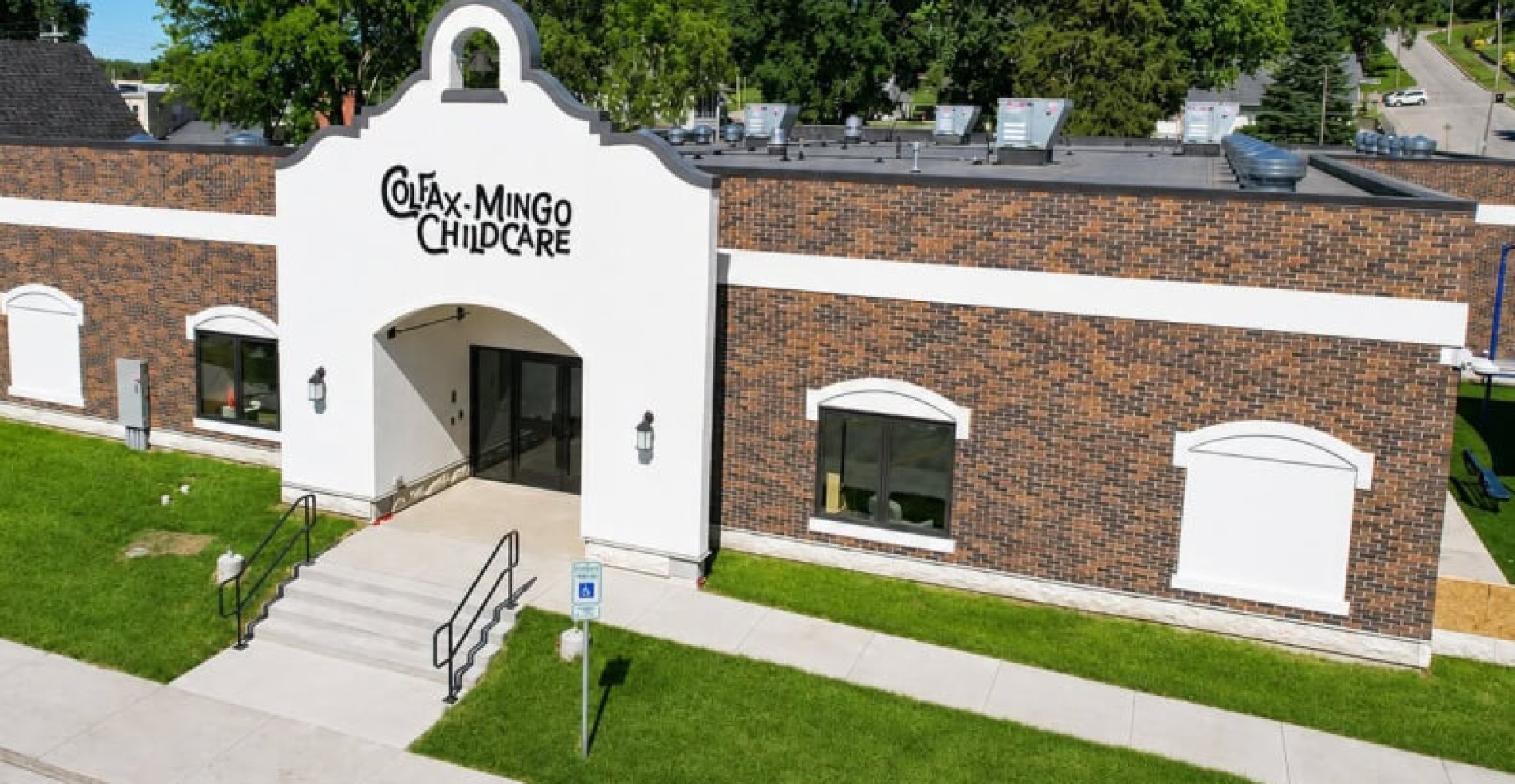Exterior entarnce of Colfax-Mingo Childcare.