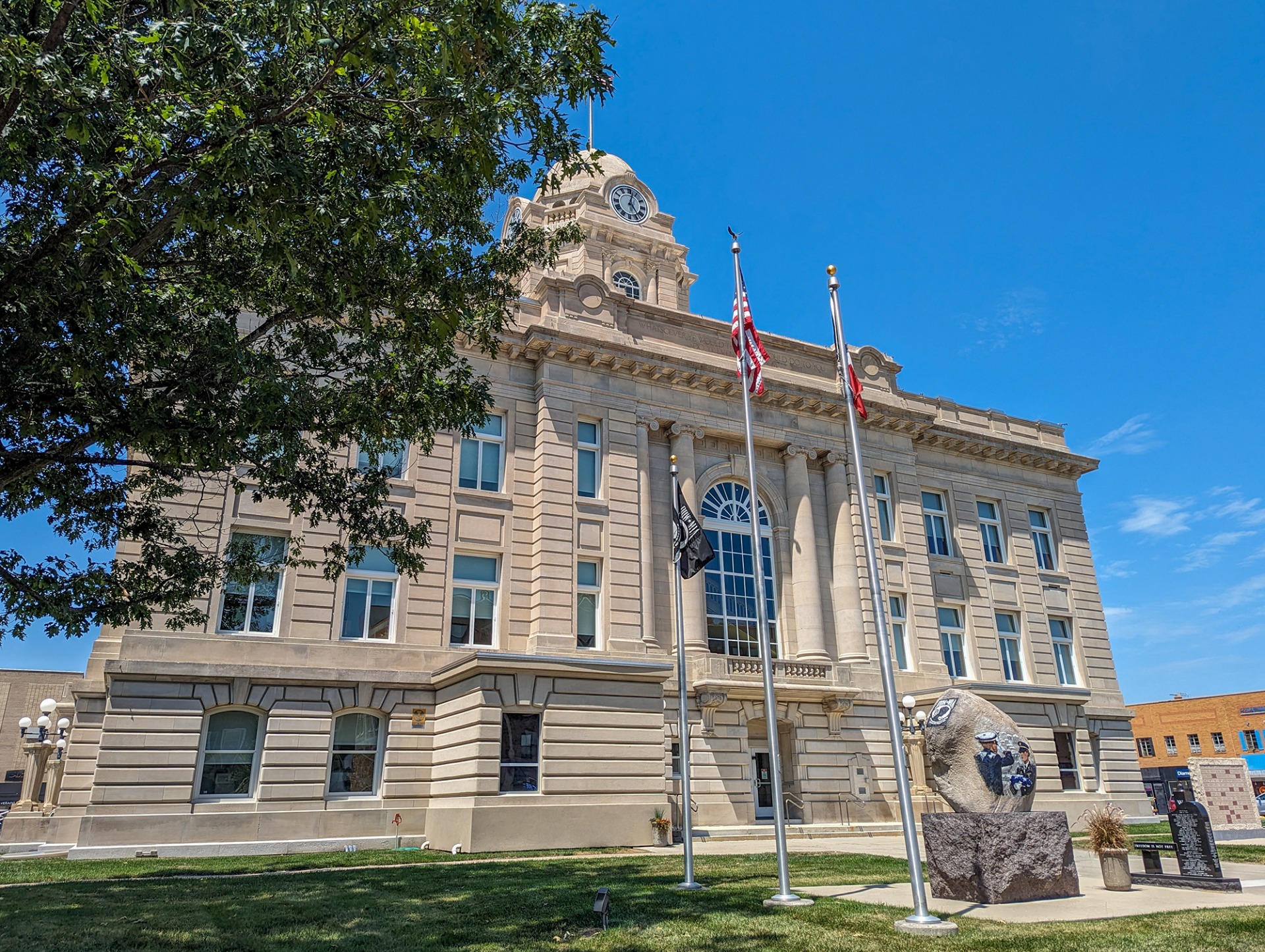 Jasper County Courthouse and grounds in Newton, Iowa.